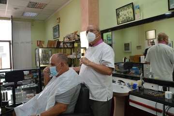 Peluquería Tomás: medio siglo cortando el pelo en Telde/TA.